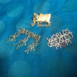 Brooches- lot of 3